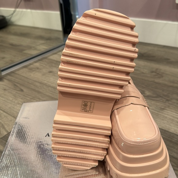 Shoes - Picture 4 of 4